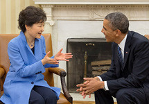 Park Geun-Hye meeting with Barack Obama. (source: Wikimedia Commons)